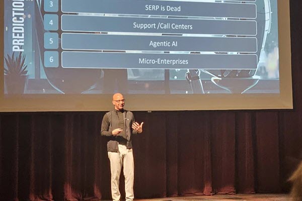 victor-antonio-keynote-on-stage