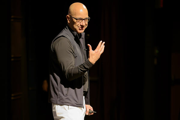 victor-antonio-on-stage